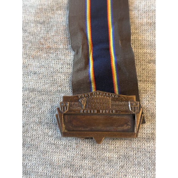 Vintage Fort Snelling Round Tower Minnesota P336 Metal Badge - Picture 2 of 5